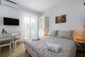 1 bedroom, iron/ironing board