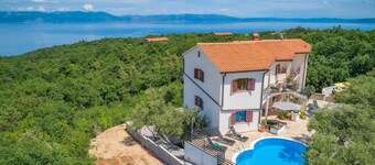 Studio in Drenje Near Beaches & Heated Pool