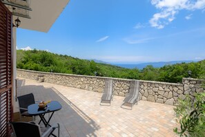 Apartment | Outdoor dining - Studio in Drenje Near Beaches & Heated Pool (Rasa)