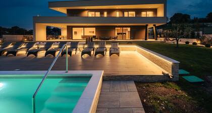 Luxurious Villa With Pool in Sveti Bartul
