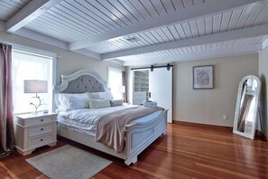 1 slaapkamer, een strijkplank/strijkijzer, gratis wifi, beddengoed