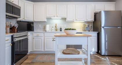 The Daphne, 2BR Condo by Velvet Ditch Villas