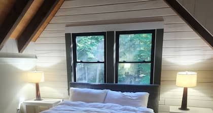 Modern Luxury Log Cabin near Ski Butternut in Great Barrington