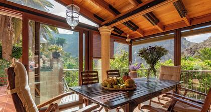 Villa With Heated Pool & Mountain Views