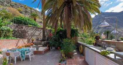 Villa With Heated Pool & Mountain Views