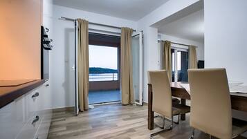 Mobile Home | Private kitchen