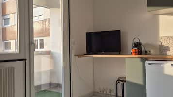 Desk, iron/ironing board, travel crib, WiFi