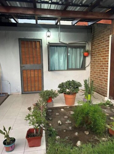 Family/pet friendly! Comfy- 15 min to airport, city centre and football stadium