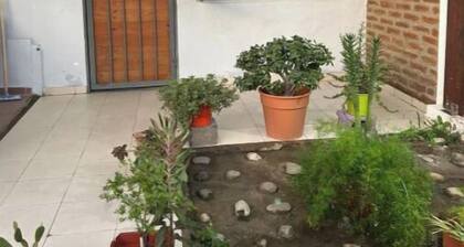 Family/pet friendly! Comfy- 15 min to airport, city centre and football stadium