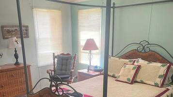 3 bedrooms, desk, iron/ironing board, WiFi