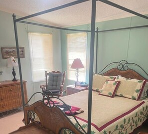 3 bedrooms, desk, iron/ironing board, WiFi