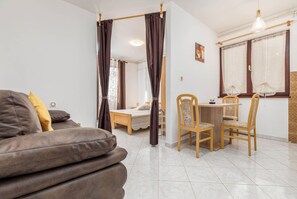 Apartment | Dining - Lovely Relaxing Studio With Terrace (Fazana)
