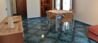 The House of Pottery - Very central, close to buses and ferries to the coast