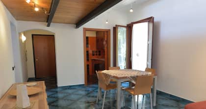 The House of Pottery - Very central, close to buses and ferries to the coast