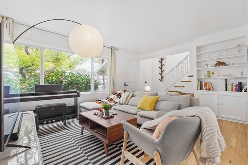 Charming 3-bedroom house with AC, WiFi in Redwood City