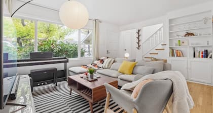 Charming 3-bedroom house with AC, WiFi in Redwood City