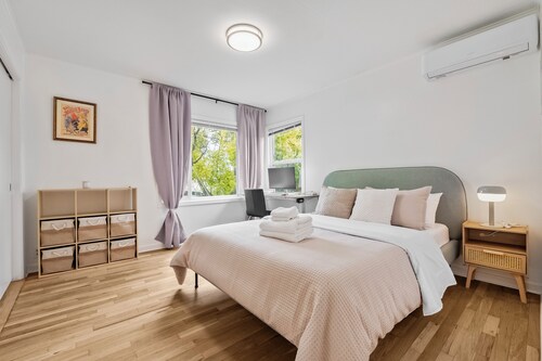Charming 3-bedroom house with AC, WiFi in Redwood City