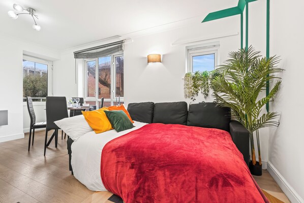 2 bedrooms, iron/ironing board, WiFi, bed sheets
