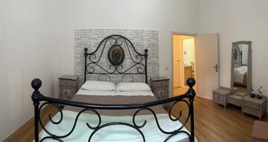 3 bedrooms, iron/ironing board, travel cot, free WiFi