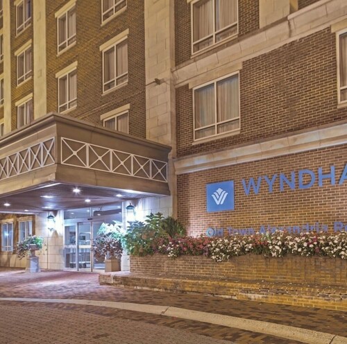 Home away from home. Beautiful Old Town Alexandria Two 2BR 2BA Suites