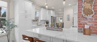 Farmhouse in Downtown Loveland with Hot Tub