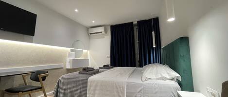 1 bedroom, in-room safe, WiFi, bed sheets