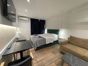 1 bedroom, in-room safe, WiFi, bed sheets