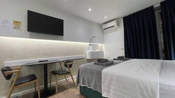 1 bedroom, in-room safe, WiFi, bed sheets
