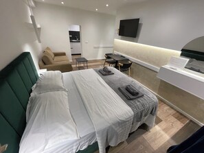 1 bedroom, in-room safe, WiFi, bed sheets