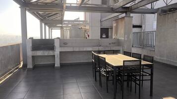 Apartment | Outdoor dining