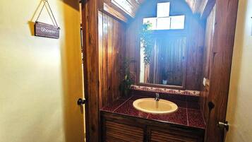 Sovsal - 1 sovrum - balkong | Badrum