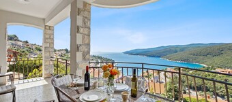 Balcony and sea View Apartment in Rabac