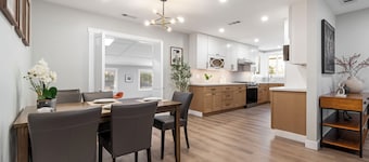 Contemporary 2-bedroom house with large backyard in tranquil Redwood City