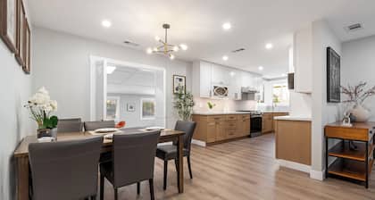 Contemporary 2-bedroom house with large backyard in tranquil Redwood City