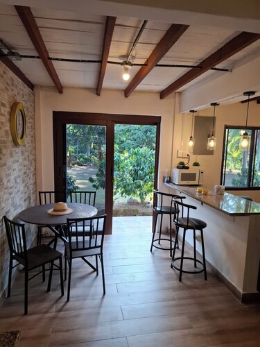 House surrounded by nature, ideal to share with family or friends.