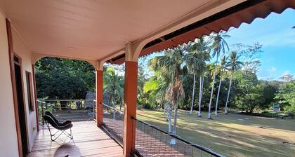 Casa rodeada de naturaleza, ideal para compartir con la familia o amigos.