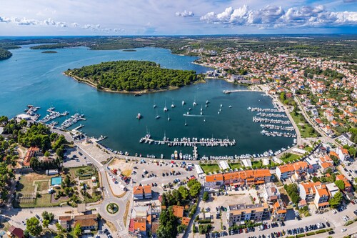 Apartment Near Pula With Sea View Balcony