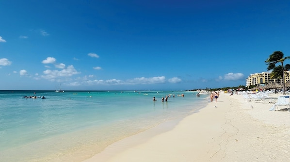 Chaise longue, serviettes de plage