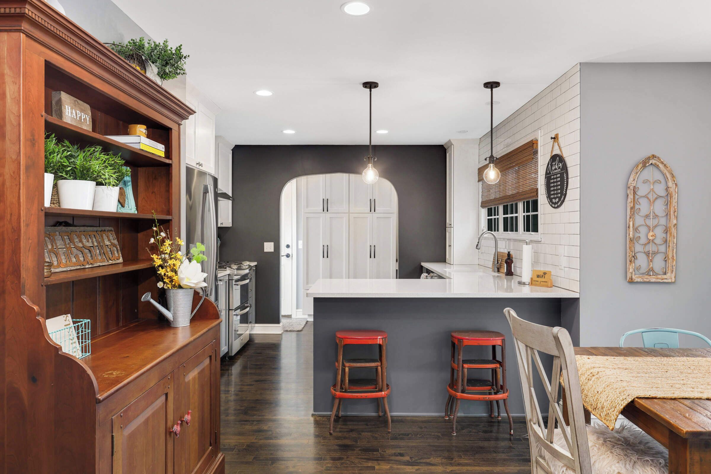 Micro-ondes, four, plaque de cuisson, lave-vaisselle