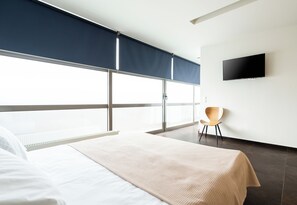 Dúplex junior, balcón | 1 habitación, insonorización y tabla de planchar con plancha 
