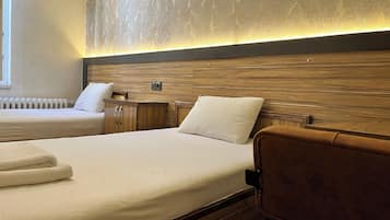 Phòng 2 giường đơn Tiêu chuẩn, quang cảnh thành phố | Bàn, truy cập Internet không dây miễn phí