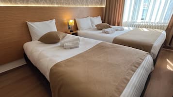 Ropa de cama de alta calidad, minibar, escritorio
