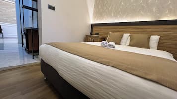 Premium bedding, minibar, desk, laptop workspace
