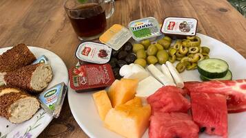 Sudah termasuk sarapan prasmanan setiap hari