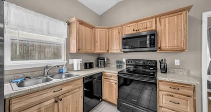 Pet Friendly Home near Downtown Weatherford! Bring the Family, Relax & Enjoy!