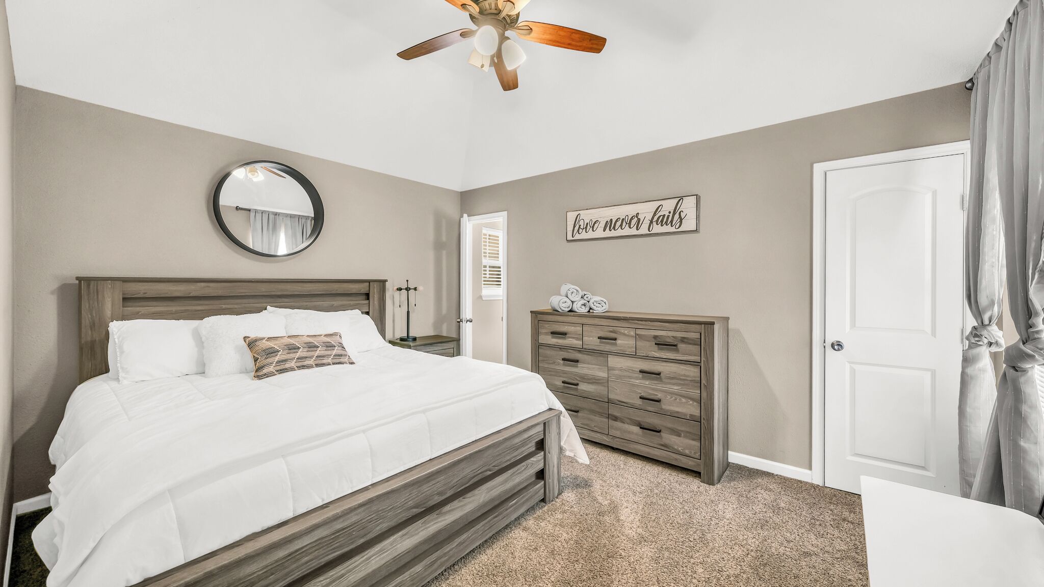 3 habitaciones, tabla de planchar con plancha y wifi 