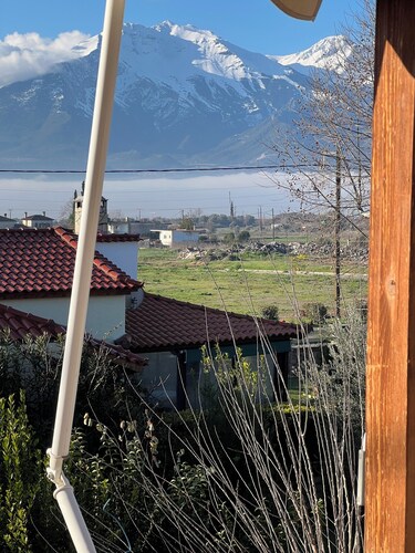 Cosy! Pet-Friendly!35 min to the ski tracks Parnassos and 15 min from the beach!