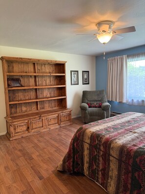 5 soverom, strykejern/-brett, wi-fi og sengetøy