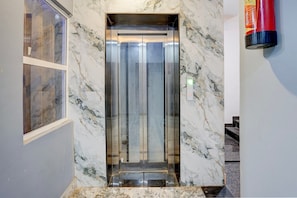 House | Interior - Collection O Godowliya Varanasi (Varanasi)