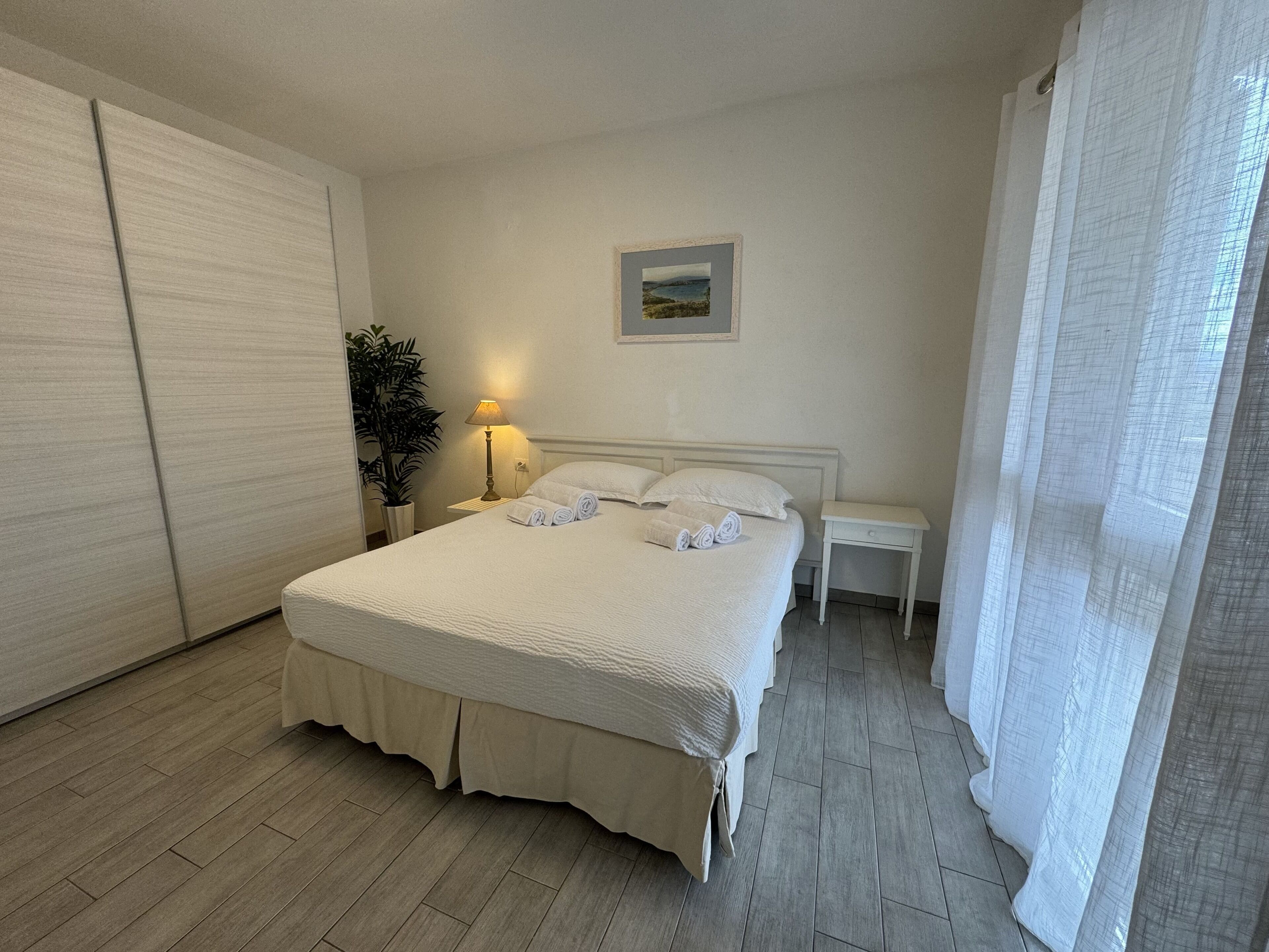 2 室のベッドルーム、アイロン / アイロン台、WiFi、ベッドシーツ
